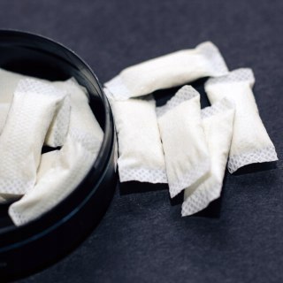 FROZEN CITRUS Woreczki Energetyczne R4VE Snusy z Kofeina jak Kawa BEZ CUKRU